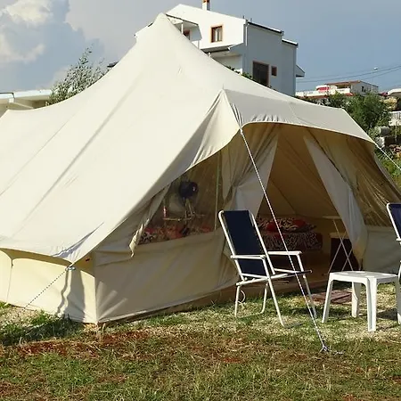 Camping Nebo 4*